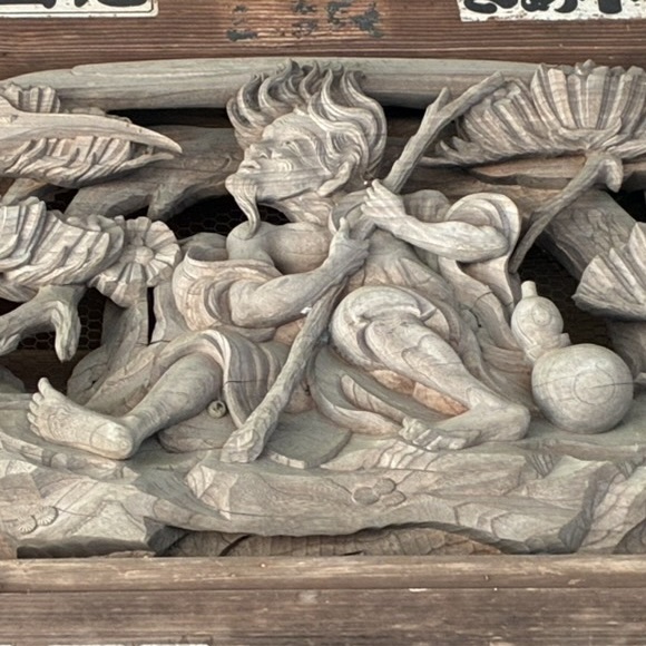 阿伎留神社神輿殿の彫刻（李鉄拐）