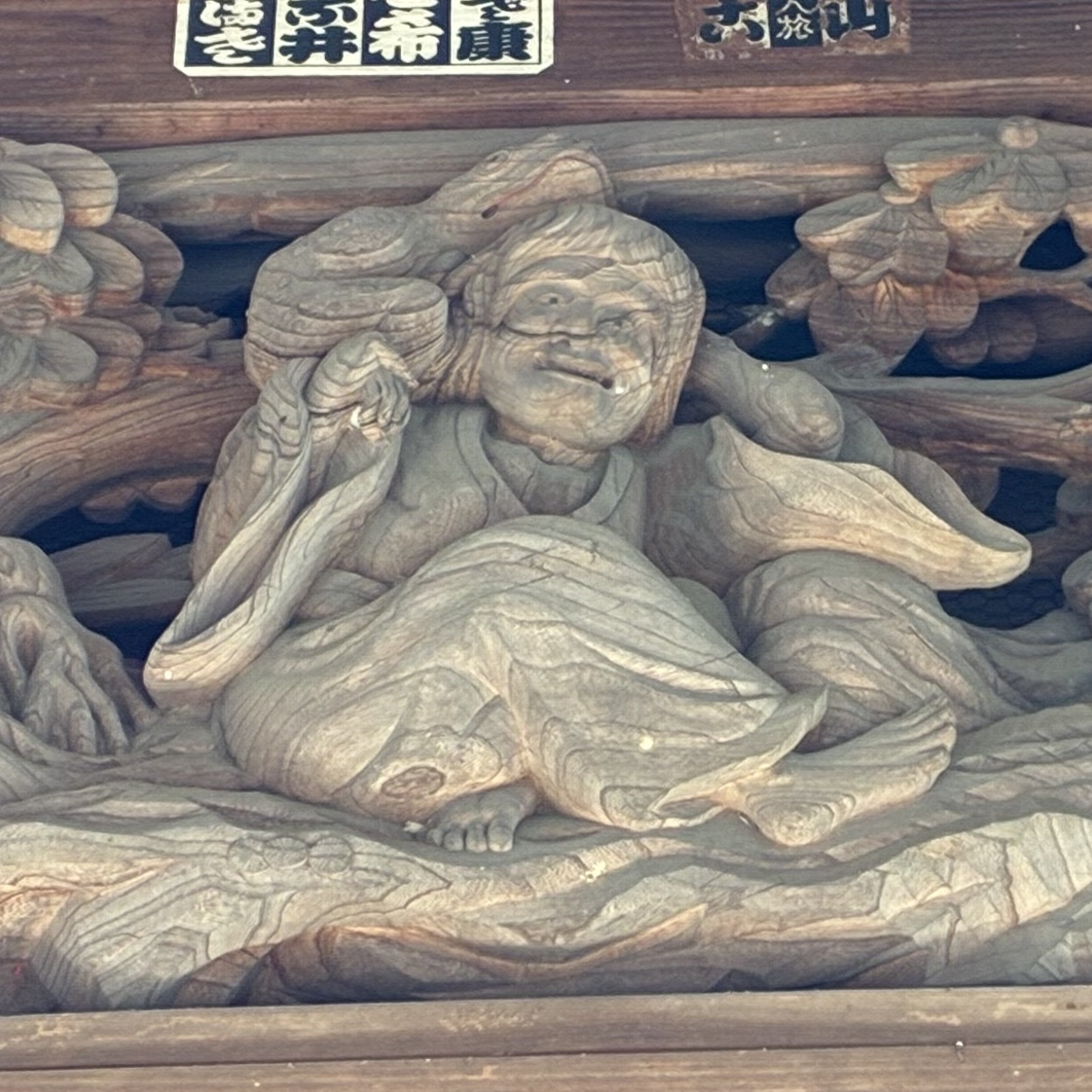 阿伎留神社神輿殿の彫刻（劉海蟾）