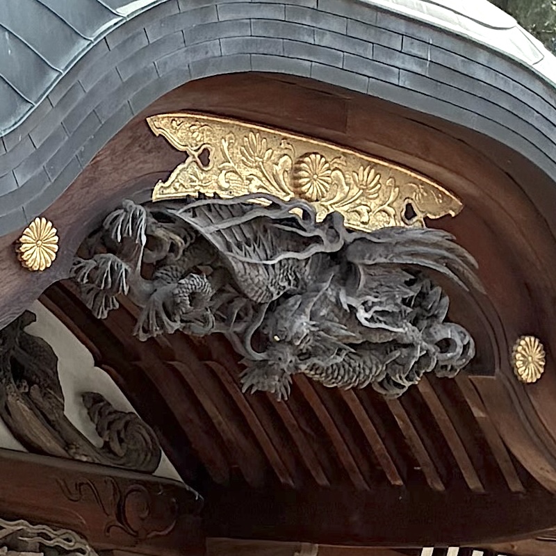 小野神社神門の彫刻（神龍）