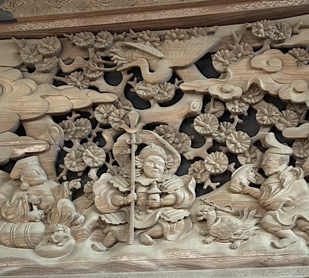 中氷川神社本殿の彫刻（毘沙門天）
