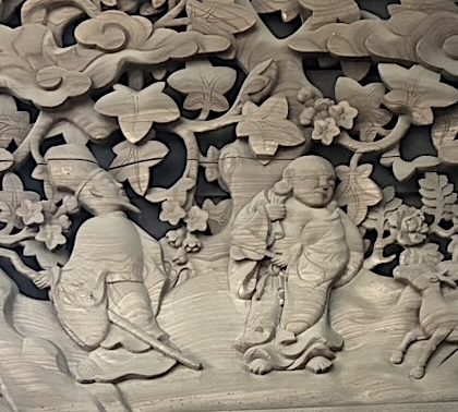 中氷川神社本殿の彫刻（布袋）
